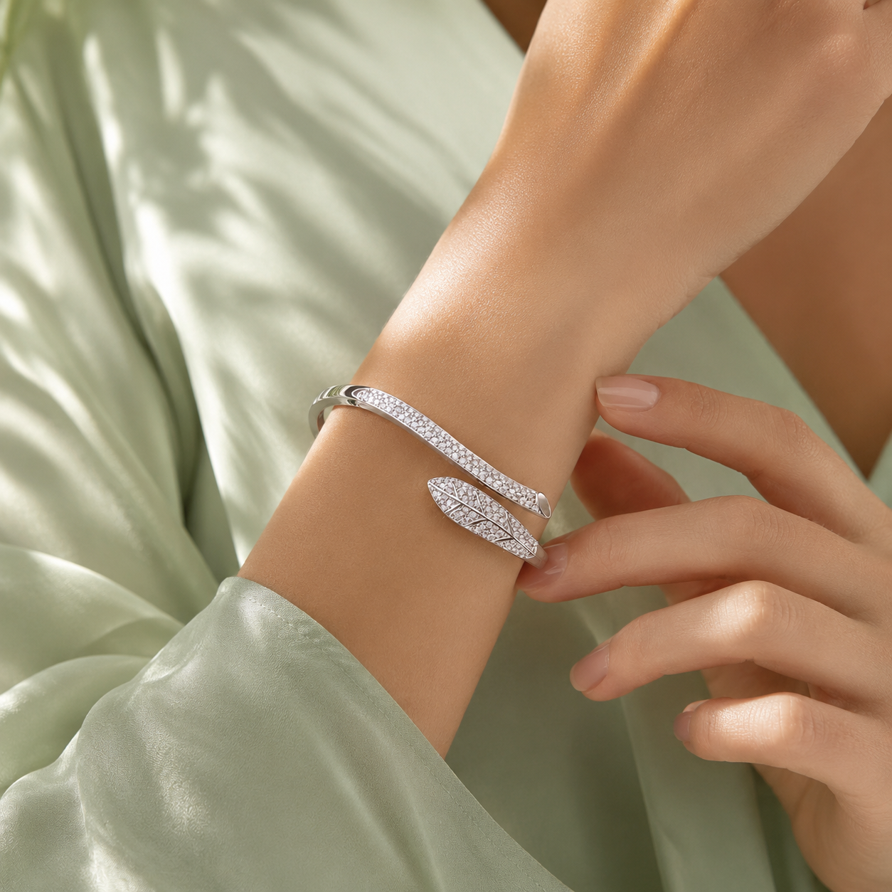 Elegant Leaf Design 925 Sterling Silver Open Cuff Bracelet for Women SBR2611