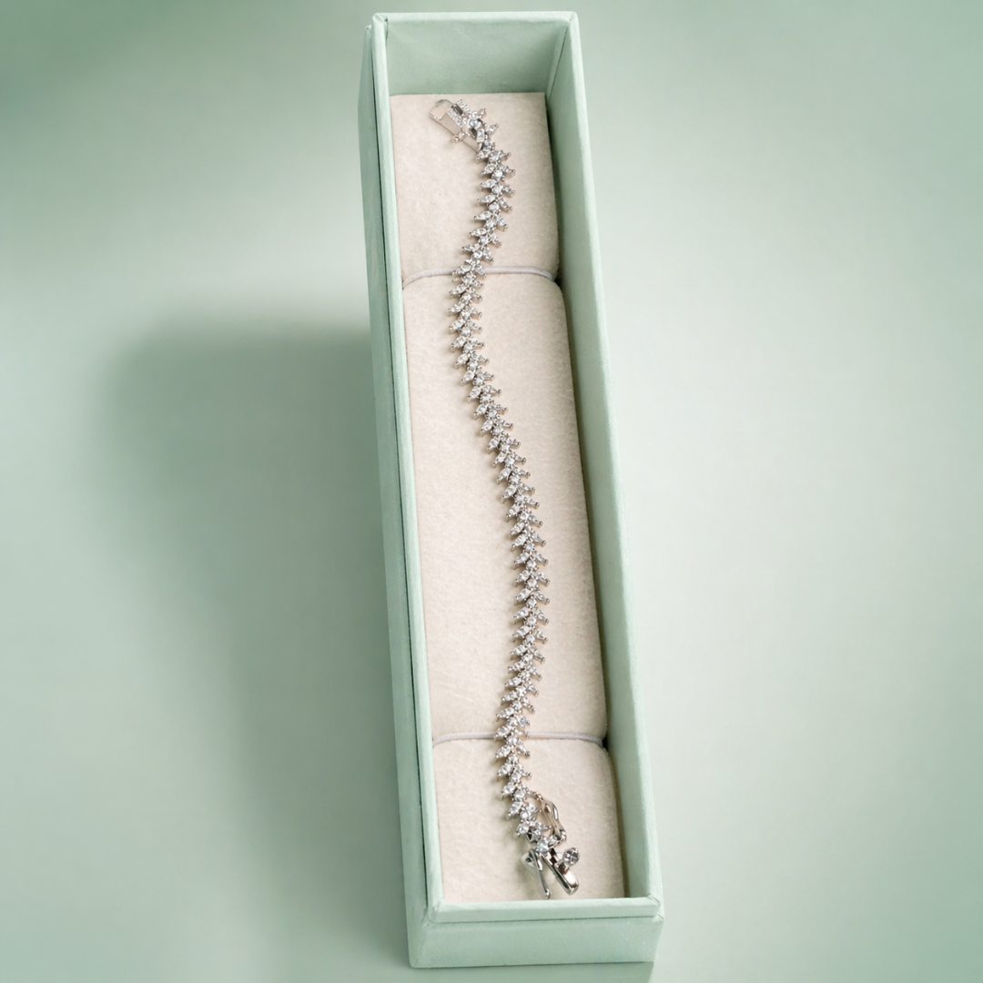 Luxury Leaf Pattern Zircon 925 Sterling Silver Bracelet SBR2556