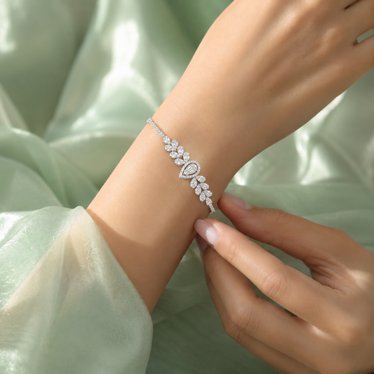 Elegant Leaf Motif 925 Sterling Silver Adjustable Bracelet for Women SBR2834