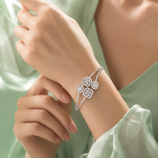 Luxury Clover Design 925 Sterling Silver Adjustable Bracelet for Women SBR2832