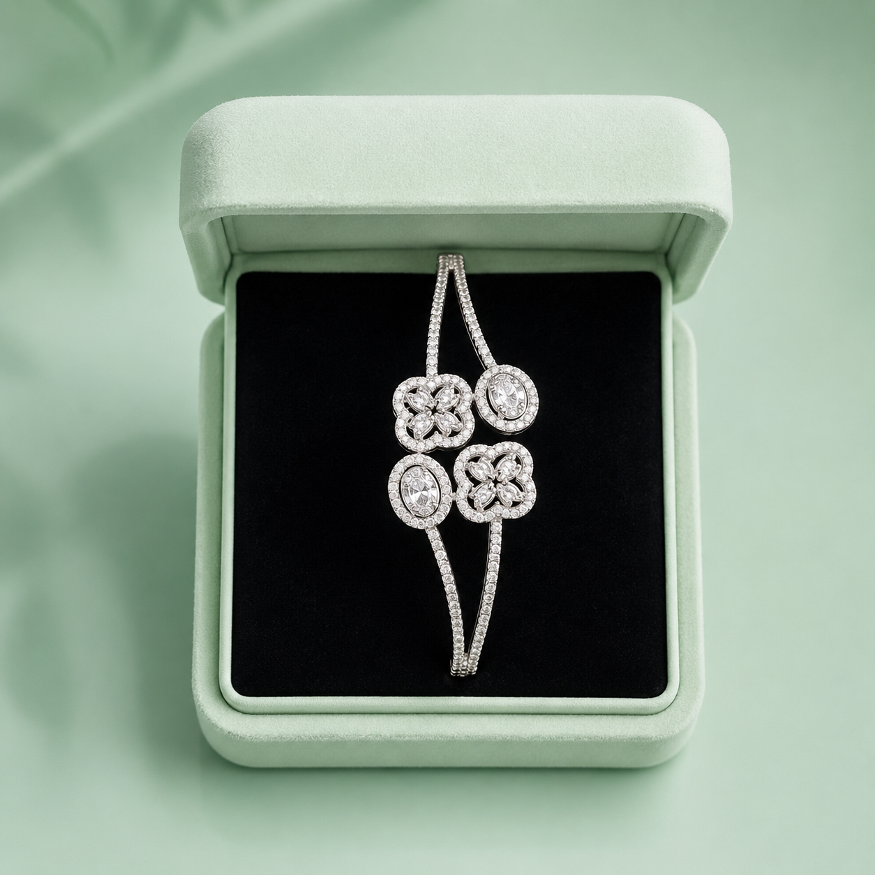 Luxury Clover Design 925 Sterling Silver Adjustable Bracelet for Women SBR2832