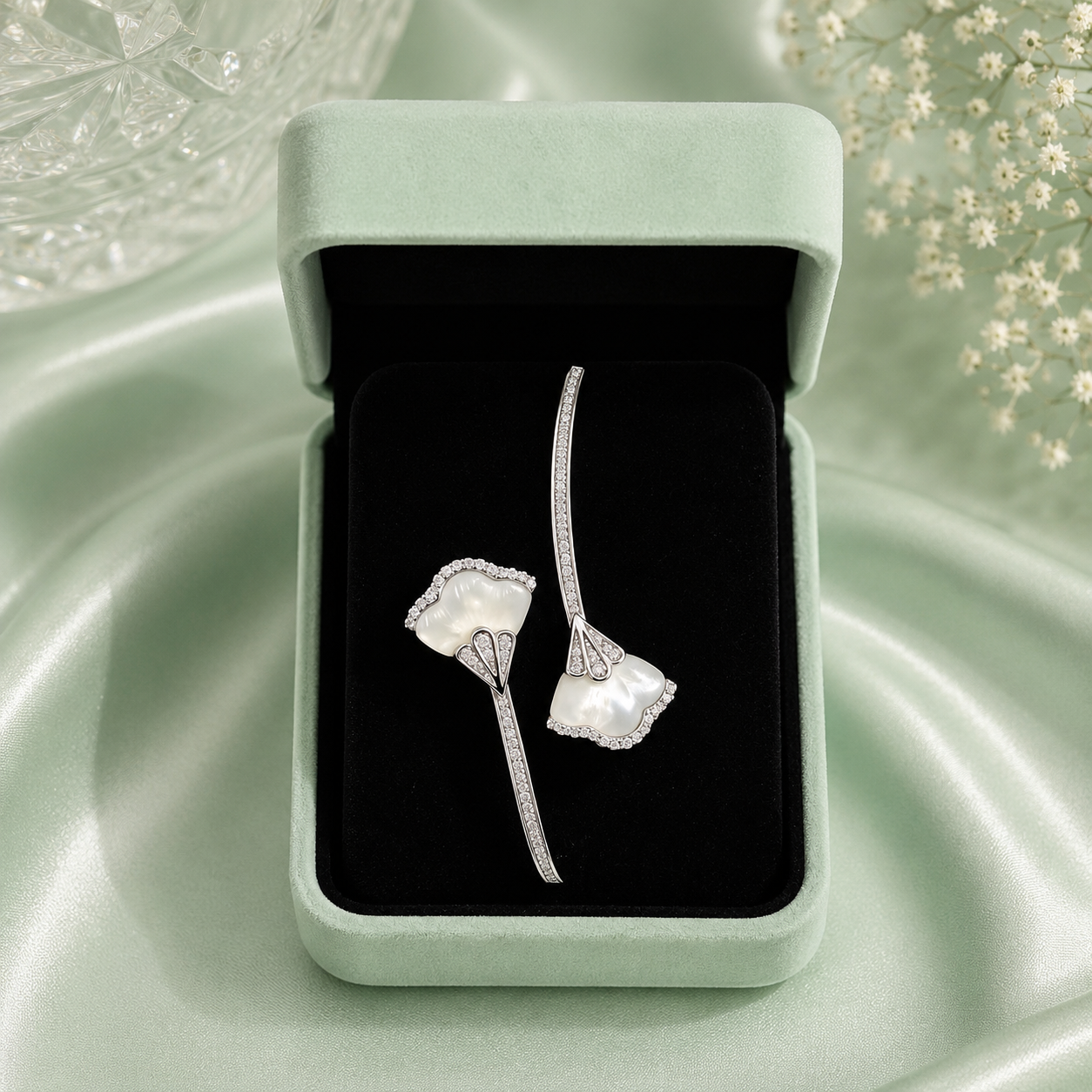 Elegant White Floral Mother of Pearl 925 Sterling Silver Open Bracelet for Women SBR2536