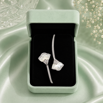 Elegant White Floral Mother of Pearl 925 Sterling Silver Open Bracelet for Women SBR2536