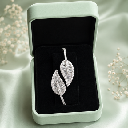 Luxury Leaf Design 925 Sterling Silver Open Bracelet for Women SBR2614
