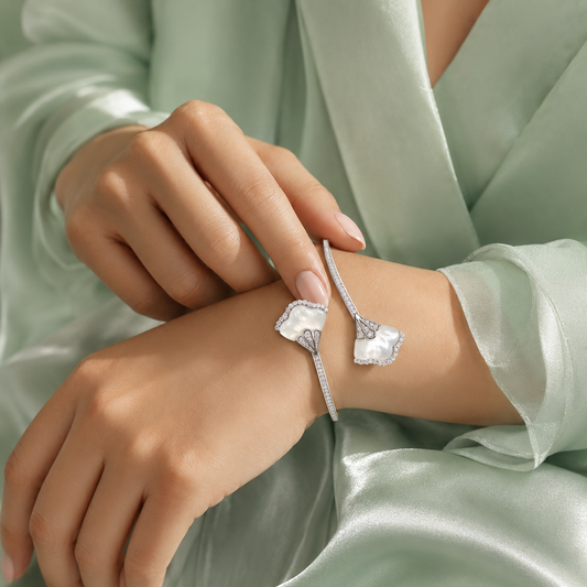 Elegant White Floral Mother of Pearl 925 Sterling Silver Open Bracelet for Women SBR2536