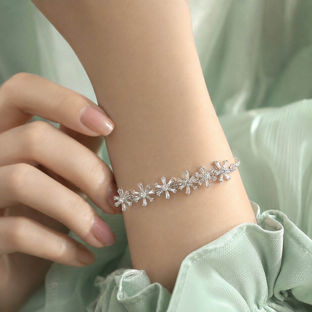 925 Silver Floral Sparkle Bracelet SBR2888